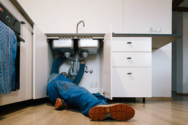 Professional Emergency Plumber technician working in Silver Springs, NV